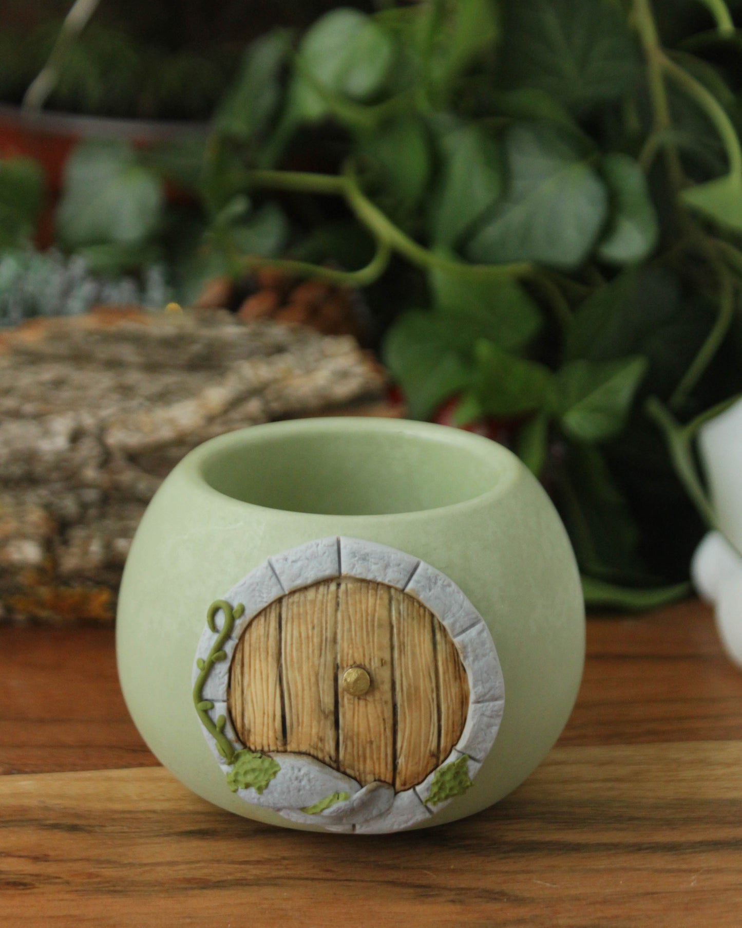 Hobbit House Green Plant Pot with Ivy
