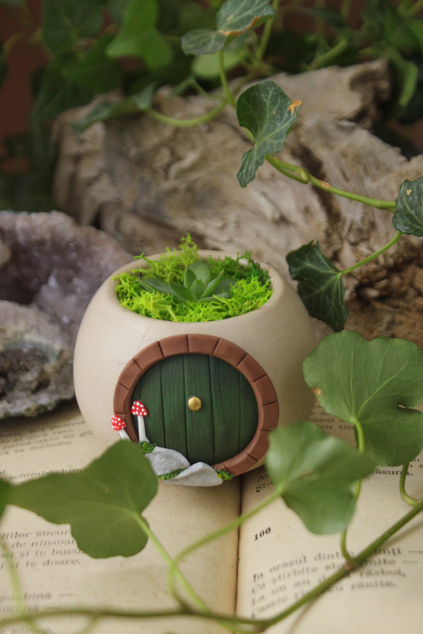 Hobbit House Plant Pot with Mushrooms