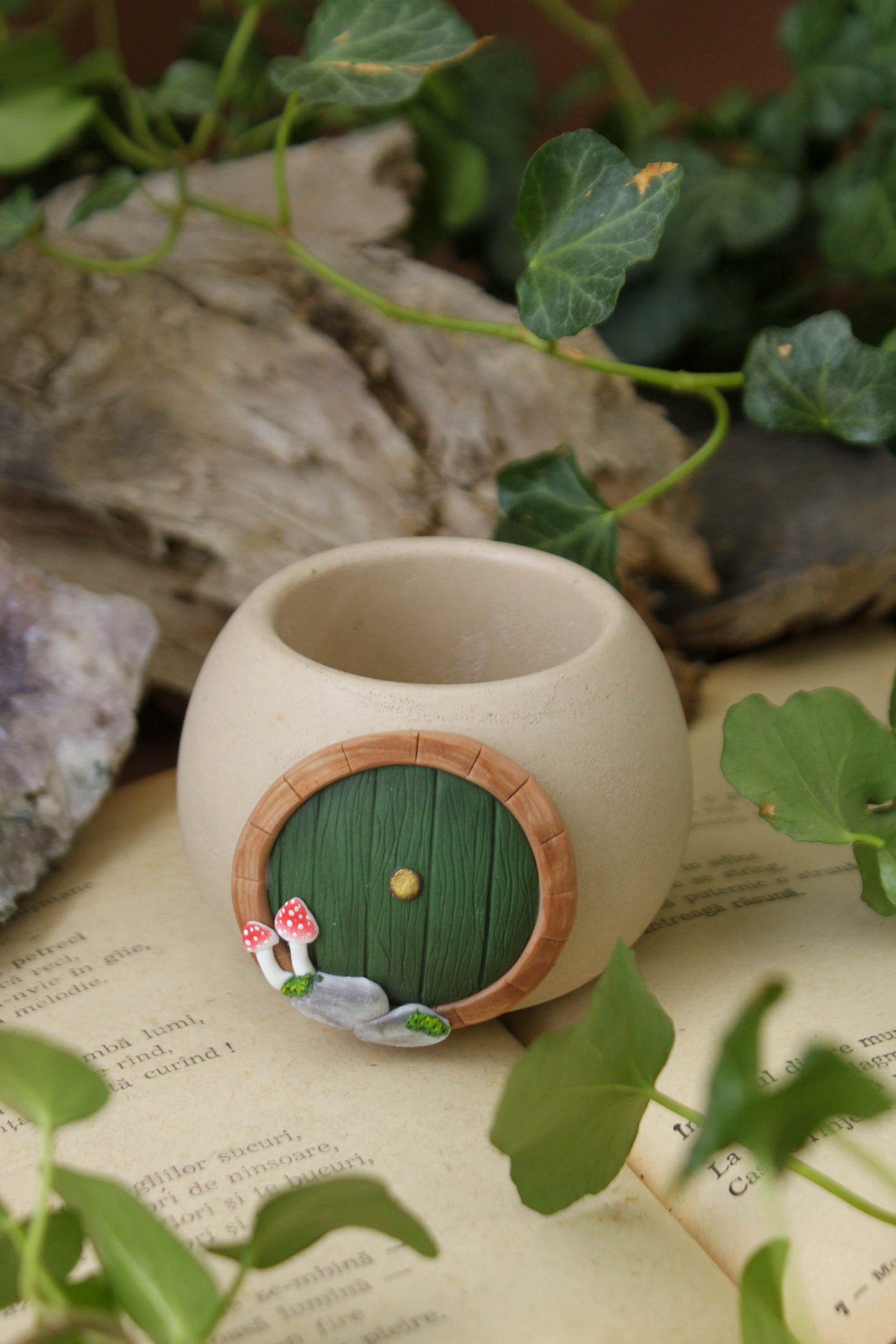 Hobbit House Plant Pot with Mushrooms