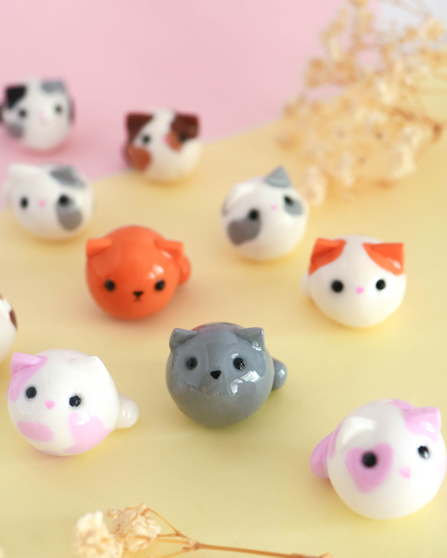 Round Cats Desk Friend Figurines