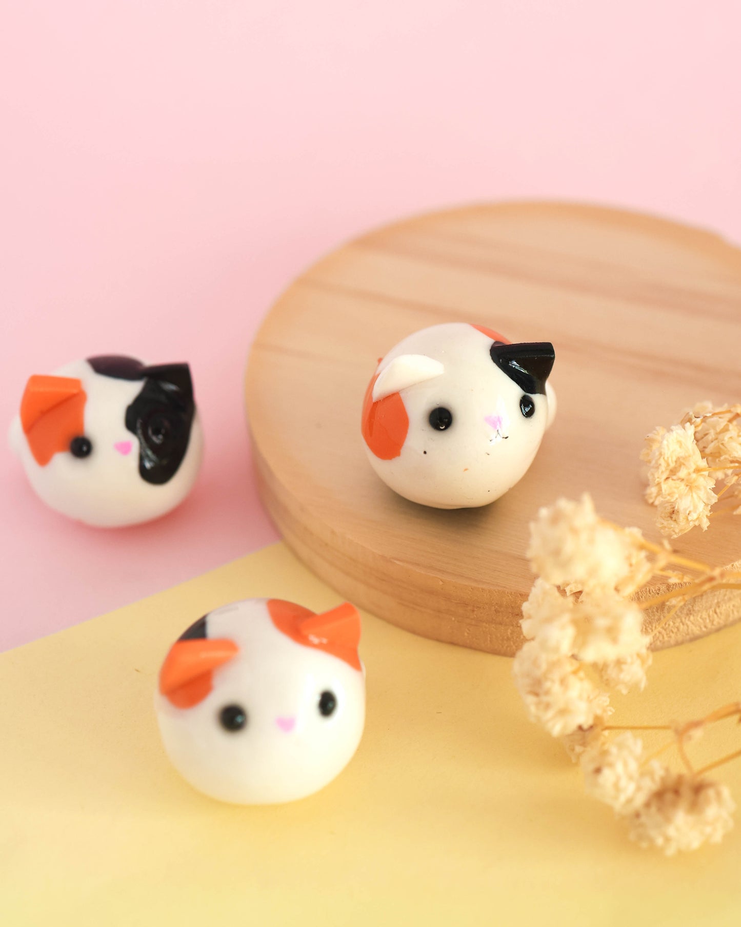Round Cats Desk Friend Figurines